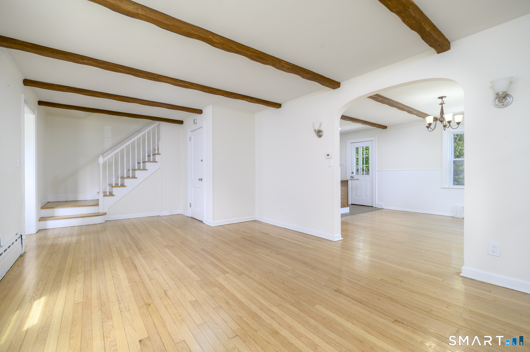 206 Ridgefield Avenue Bridgeport, CT 06610 - Photo 7 of 35