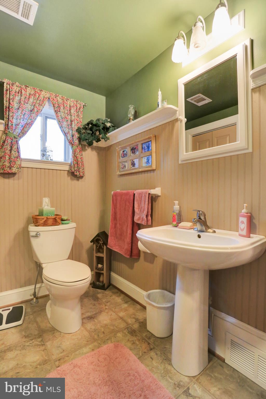 12040 St Paul Road Clear Spring, MD 21722 - Photo 23 of 30 Bath