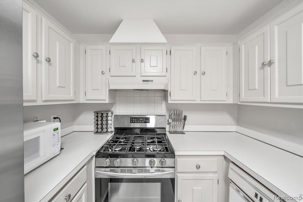 1373 Autumn Lane Rochester Hills, MI 48306 - Photo 14 of 33