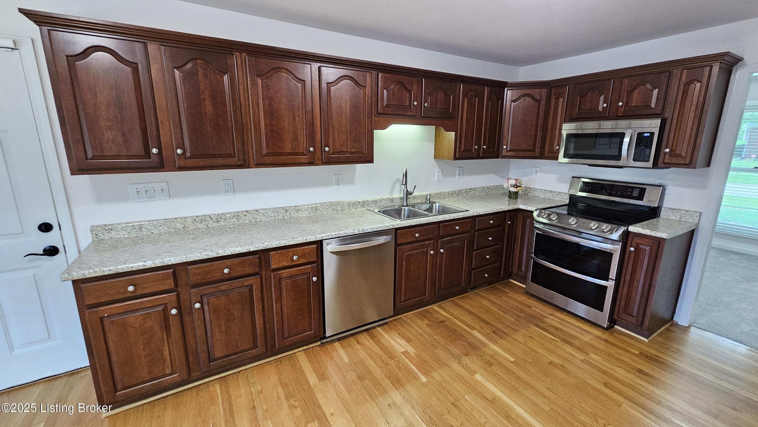 8113 Rome Beauty Way Louisville, KY 40228 - Photo 18 of 103 Kitchen