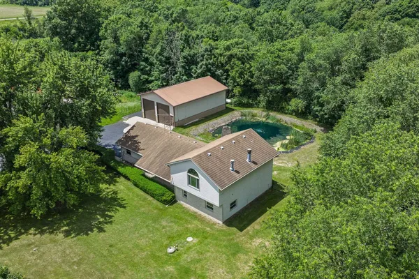 $575,000 | S6041 Oak Court, Baraboo, WI 53913