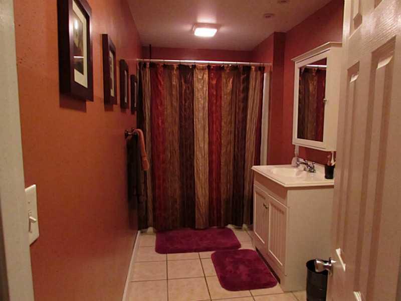 2239 Riviera Drive Anderson, IN 46012 - Photo 3 of 13 Gallery Image 3