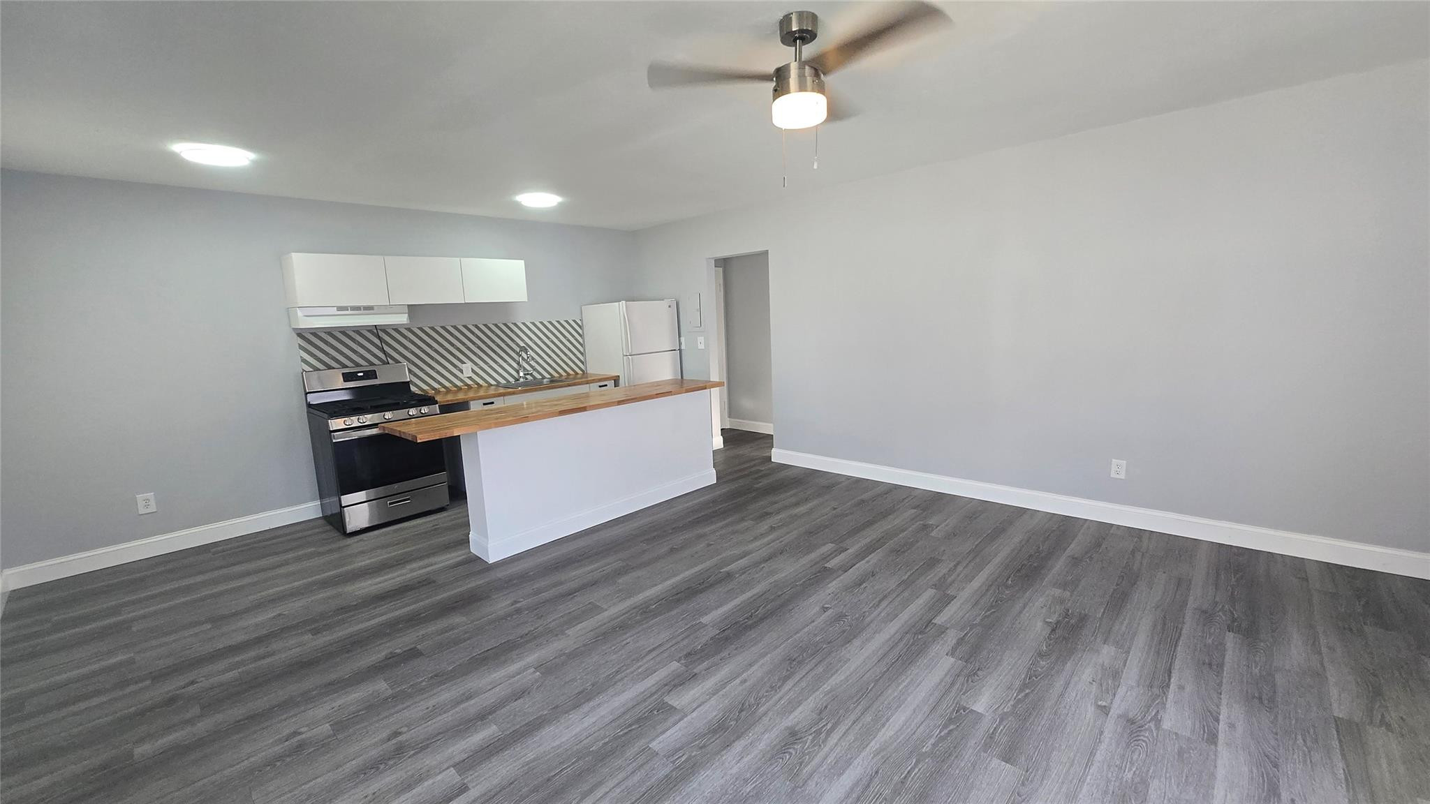 7725 Harding Avenue, Unit 7 Miami Beach, FL 33141 - Photo 2 of 11 Photo 2