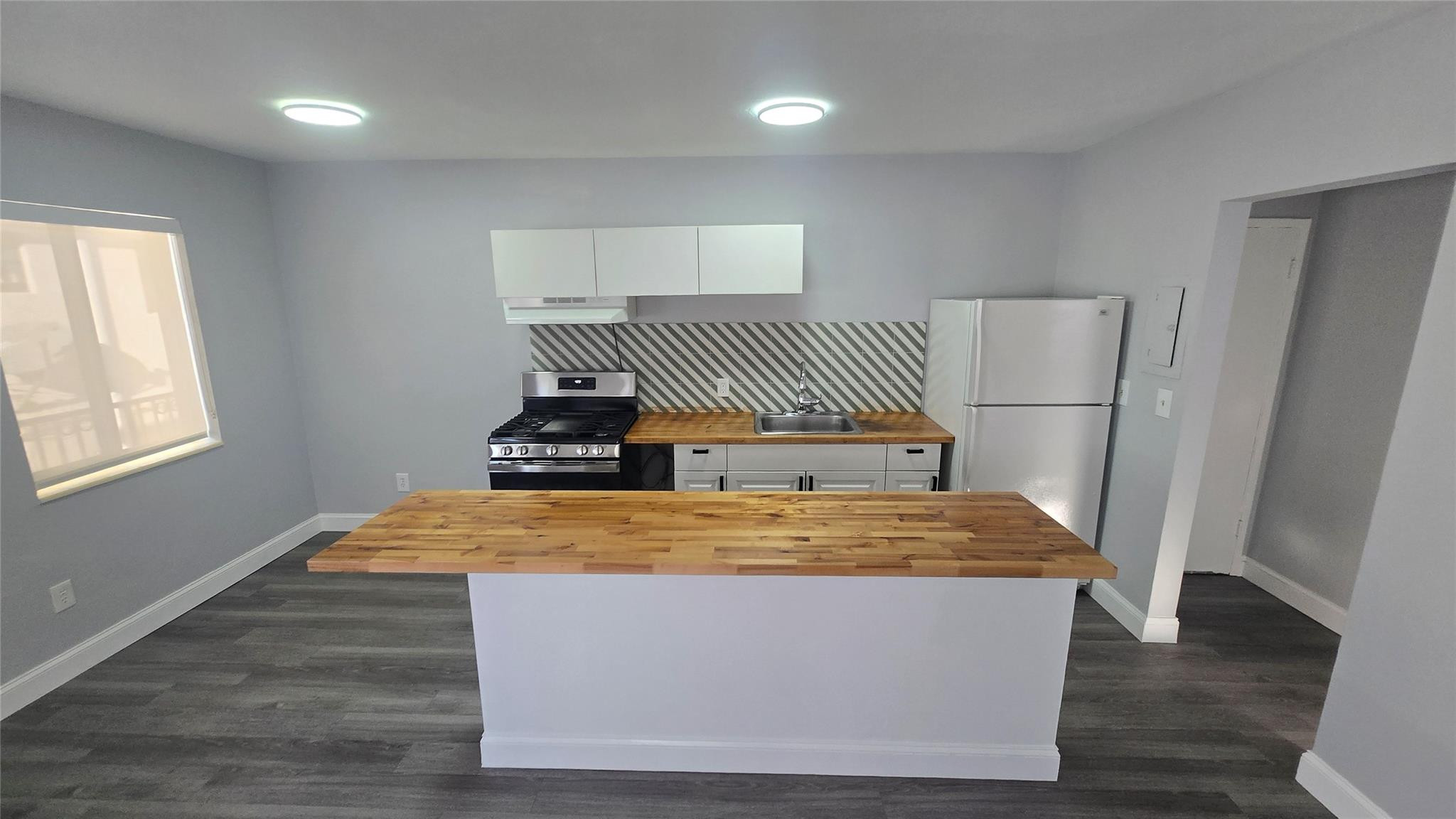 7725 Harding Avenue, Unit 7 Miami Beach, FL 33141 - Photo 4 of 11 Photo 4