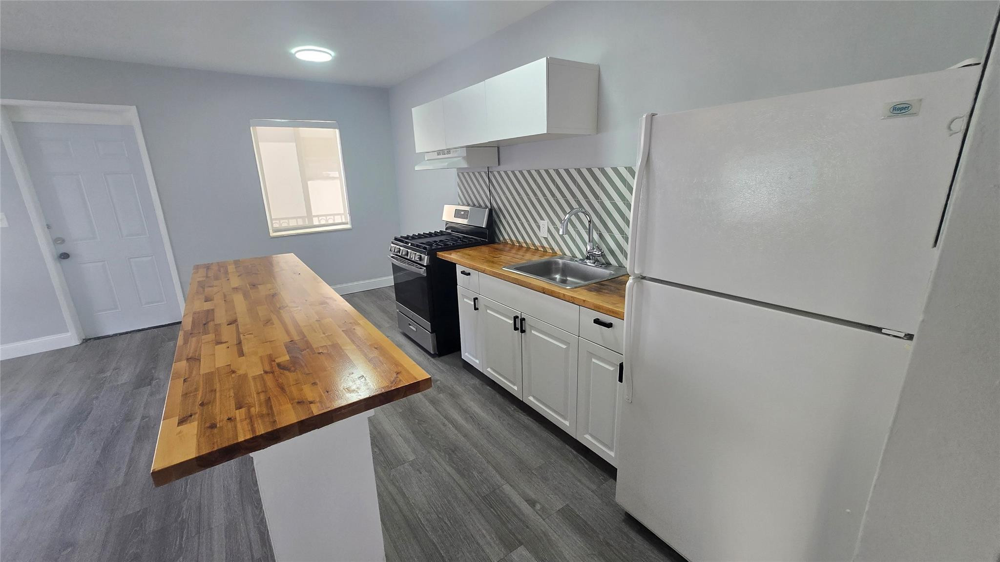 7725 Harding Avenue, Unit 7 Miami Beach, FL 33141 - Photo 6 of 11 Photo 6