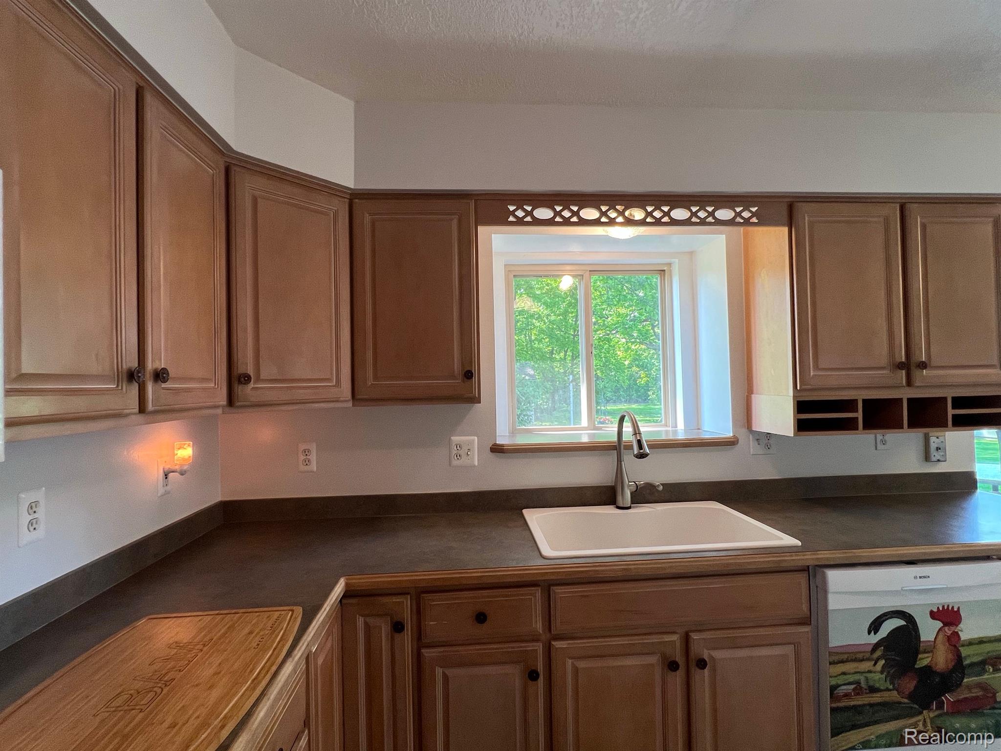 16697 Carter Road Trenton, MI 48183 - Photo 19 of 65 Gallery Image 19