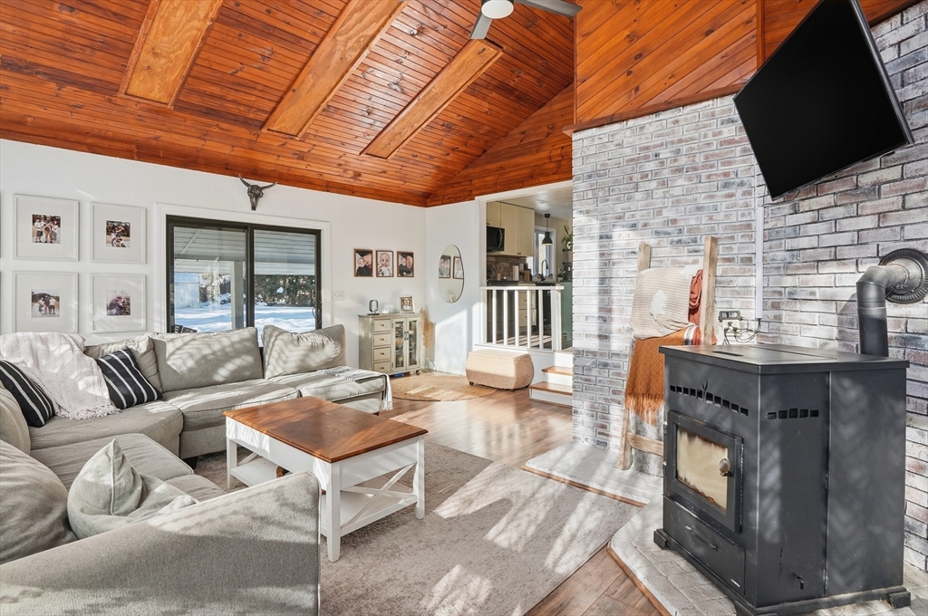 104 Appleton Road Auburn, MA 01501 - Photo 6 of 41