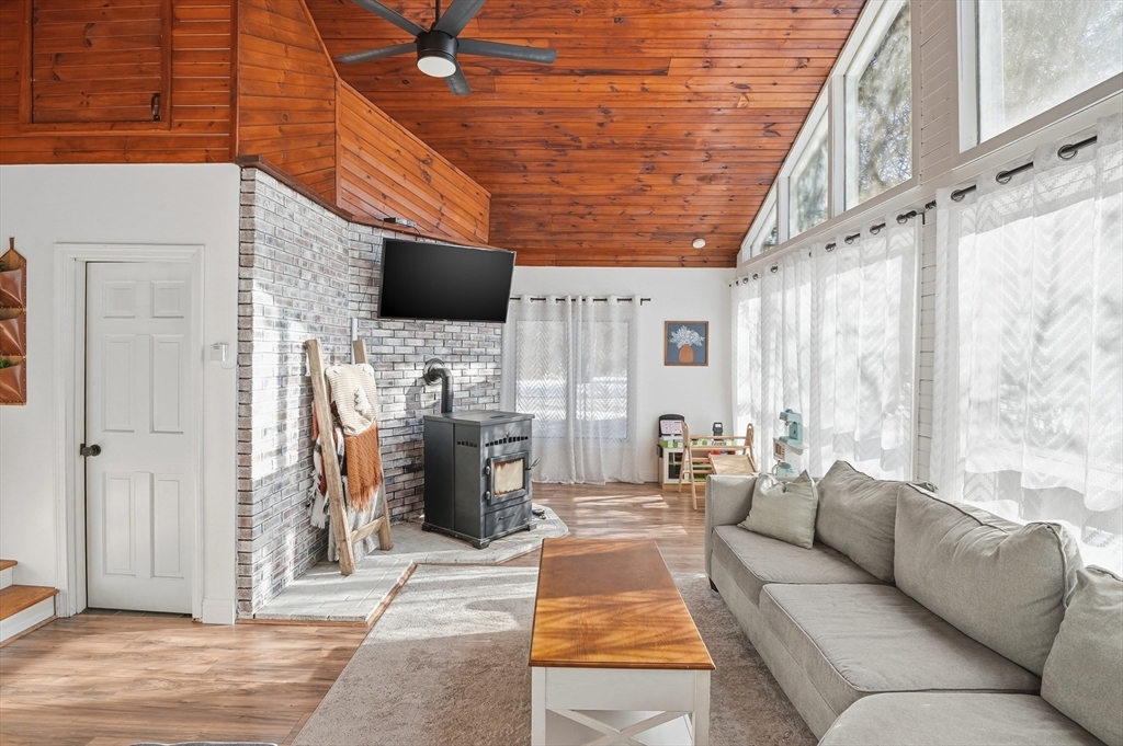 104 Appleton Road Auburn, MA 01501 - Photo 7 of 41