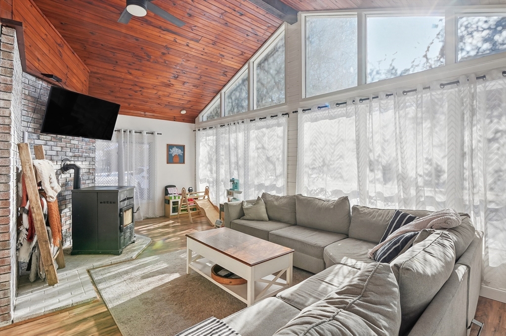 104 Appleton Road Auburn, MA 01501 - Photo 8 of 41