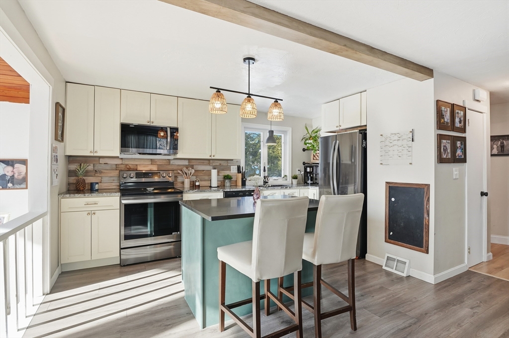 104 Appleton Road Auburn, MA 01501 - Photo 10 of 41