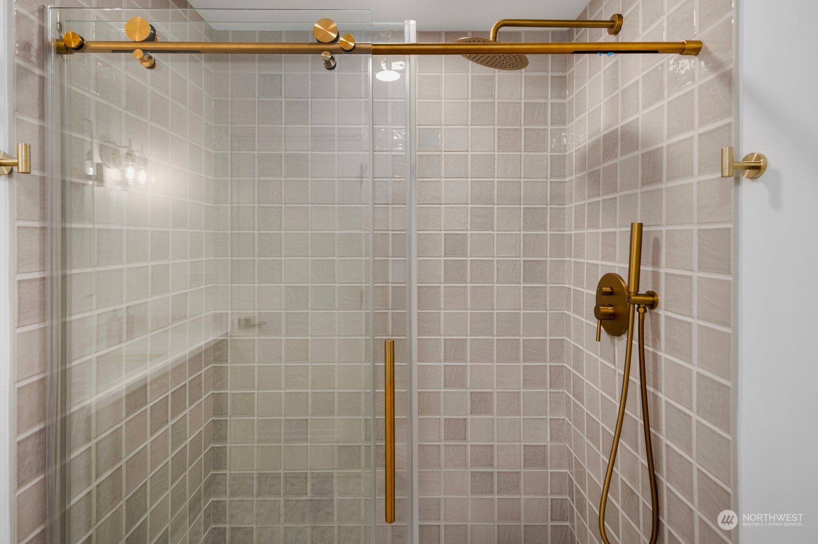 233 Poppy Road Bothell, WA 98012 - Photo 24 of 36 a bathroom with a shower