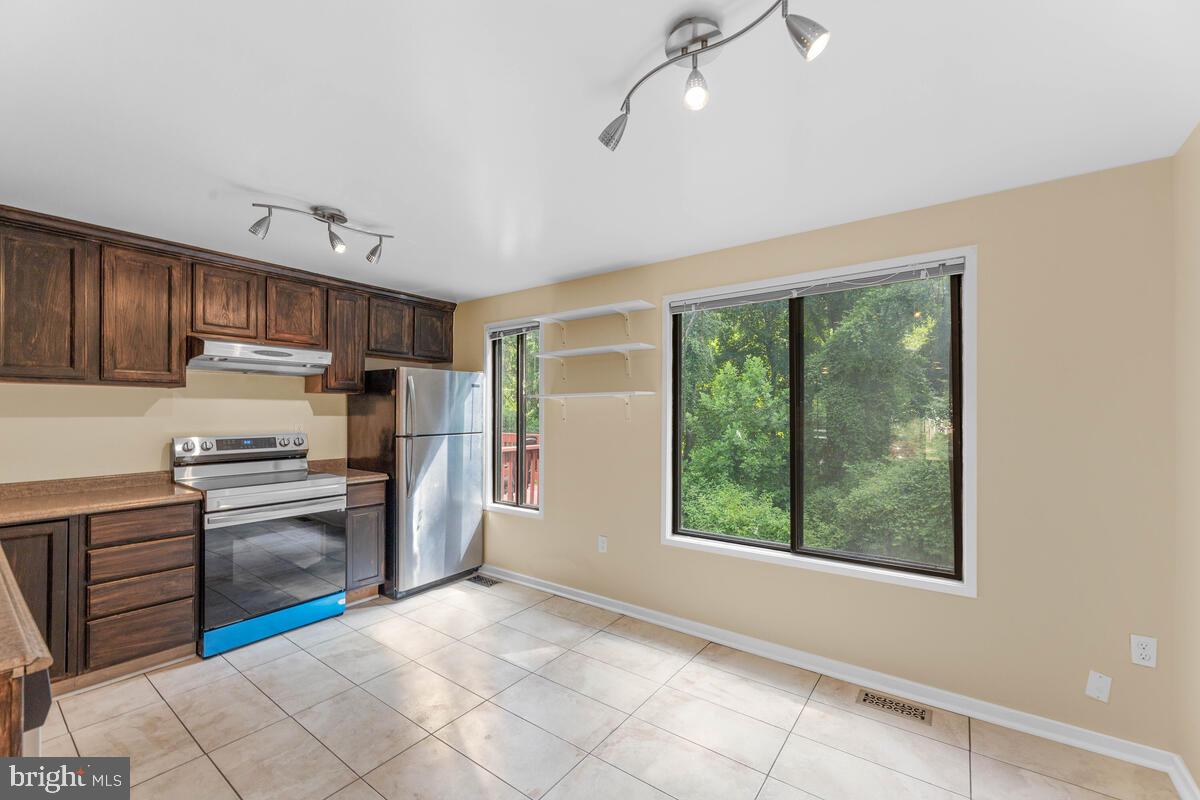 10749 Lester Street Silver Spring, MD 20902 - Photo 9 of 38