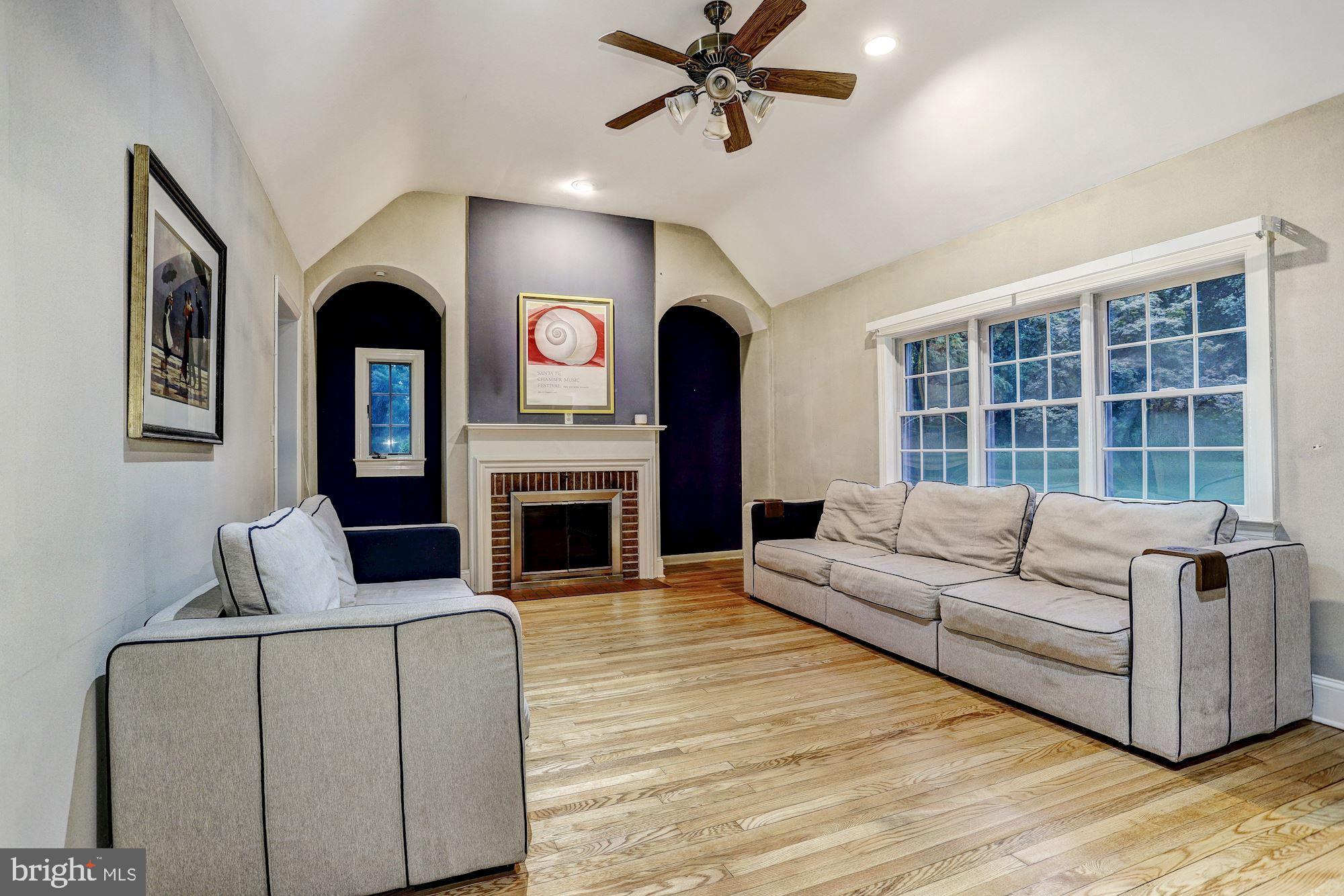 3638 Ligon Road Ellicott City, MD 21042 - Photo 2 of 34 Living Room