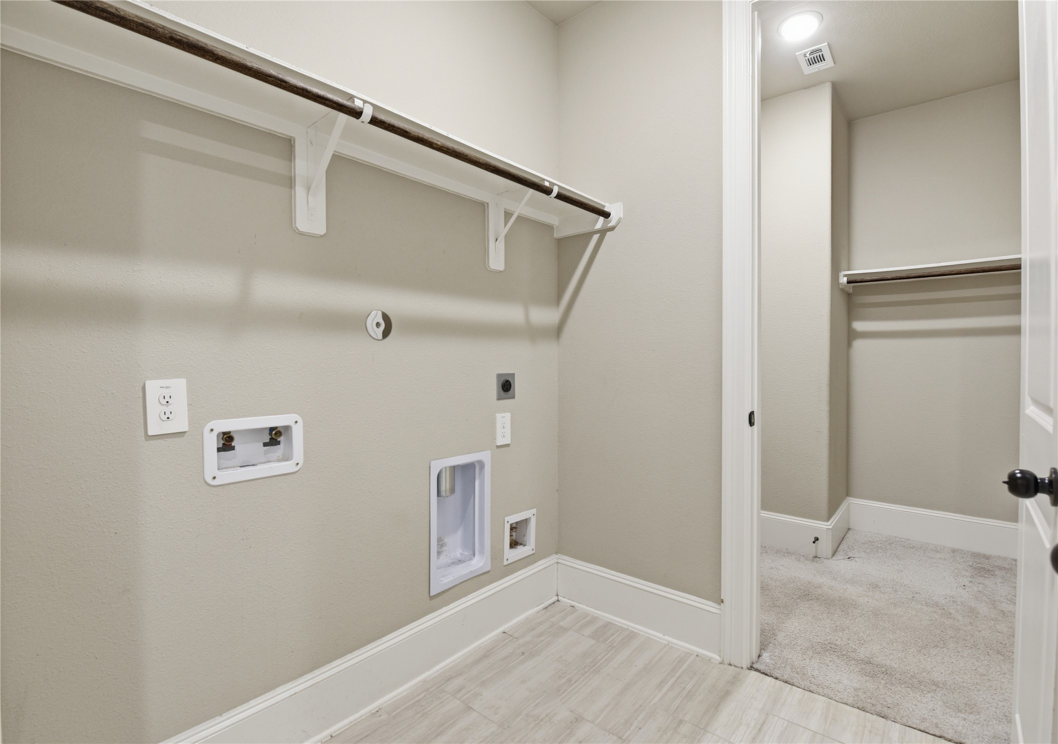 17501 Spice Merlot Lane Conroe, TX 77302 - Photo 31 of 50 a view of a hallway with closet