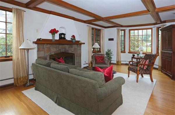 24 Fellsmere Road Newton, MA 02459 - Photo 2 of 10