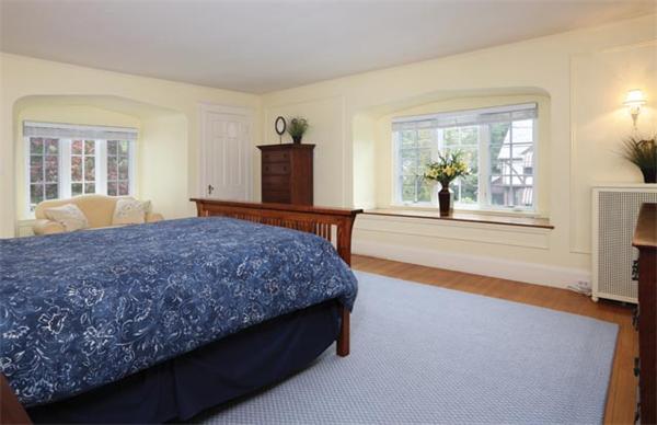 24 Fellsmere Road Newton, MA 02459 - Photo 7 of 10