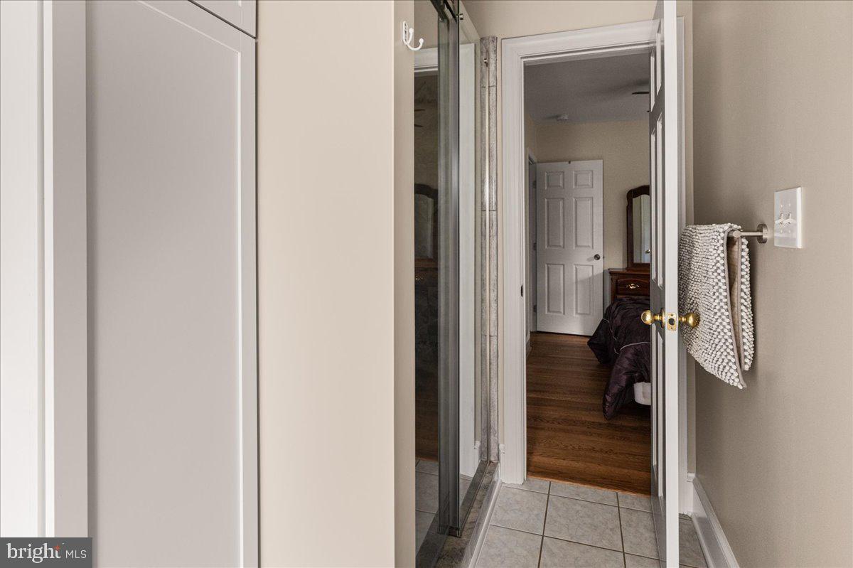 3545 Cobbler Mountain Road Delaplane, VA 20144 - Photo 25 of 37 Main bath