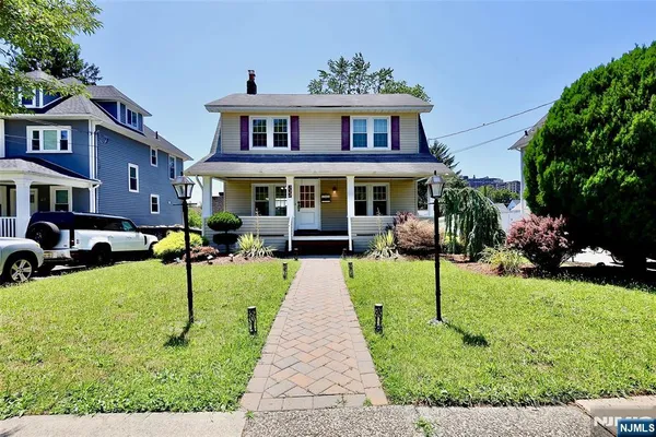 $559,900 | 233 Hamilton Place, Hackensack, NJ 07601