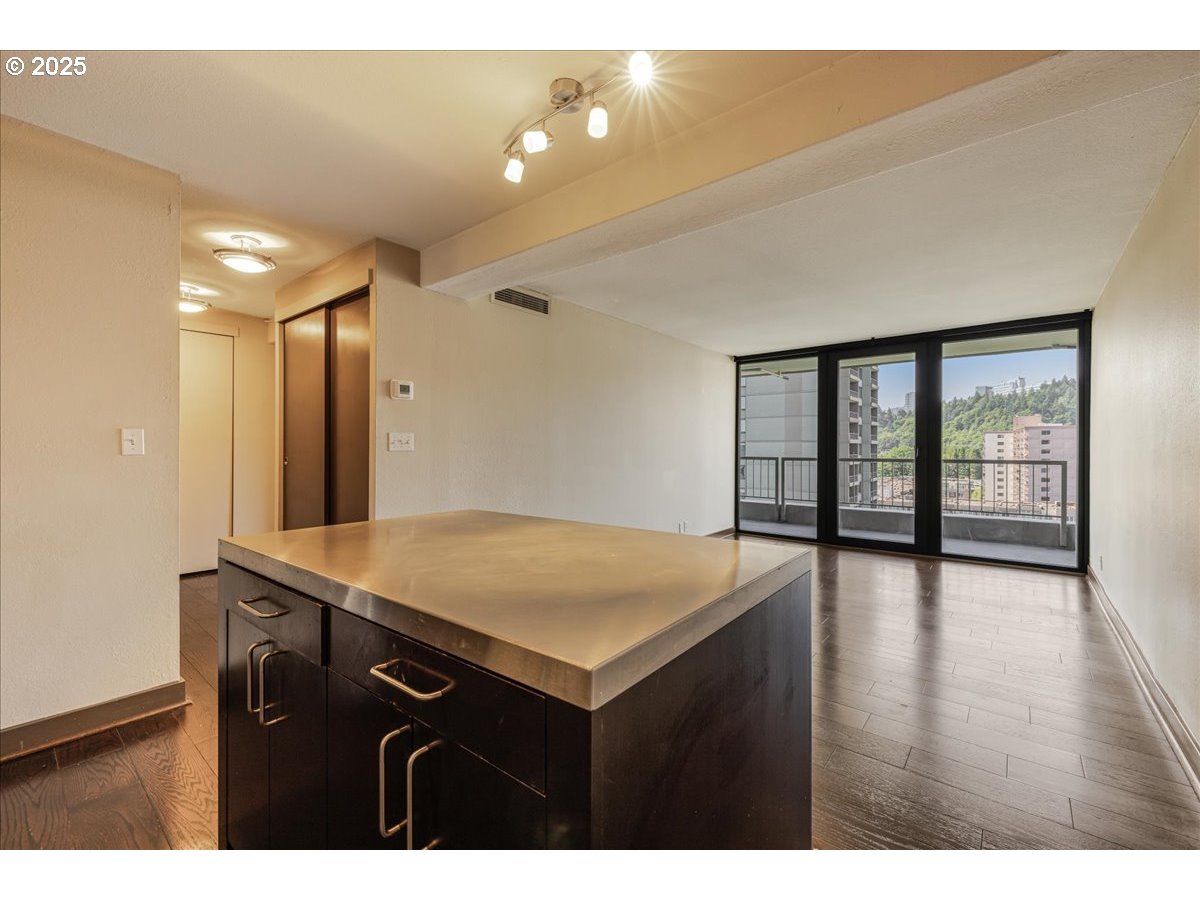 255 Southwest Harrison Street, Unit 15A Portland, OR 97201 - Photo 14 of 46 Gallery Image 14