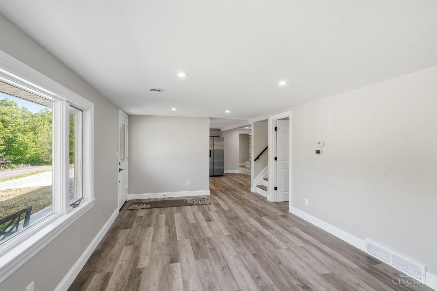 7098 Sheed Road Cincinnati, OH 45247 - Photo 5 of 28