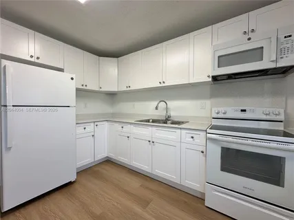 $2,125 | 3700 Northeast 22nd Avenue, Unit 4, Lighthouse Point, FL 33064