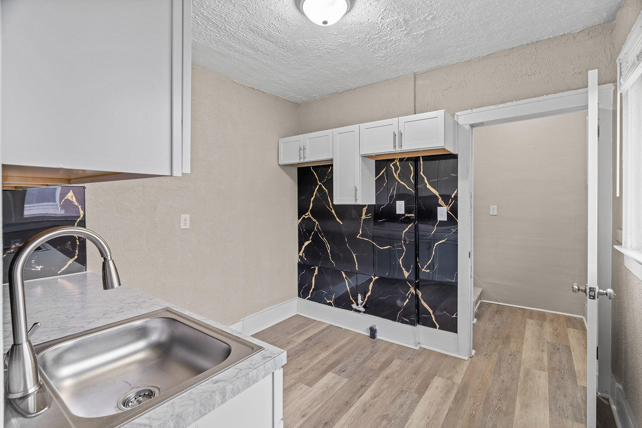 1975 Taylor Street Detroit, MI 48206 - Photo 3 of 12 IMG_3643