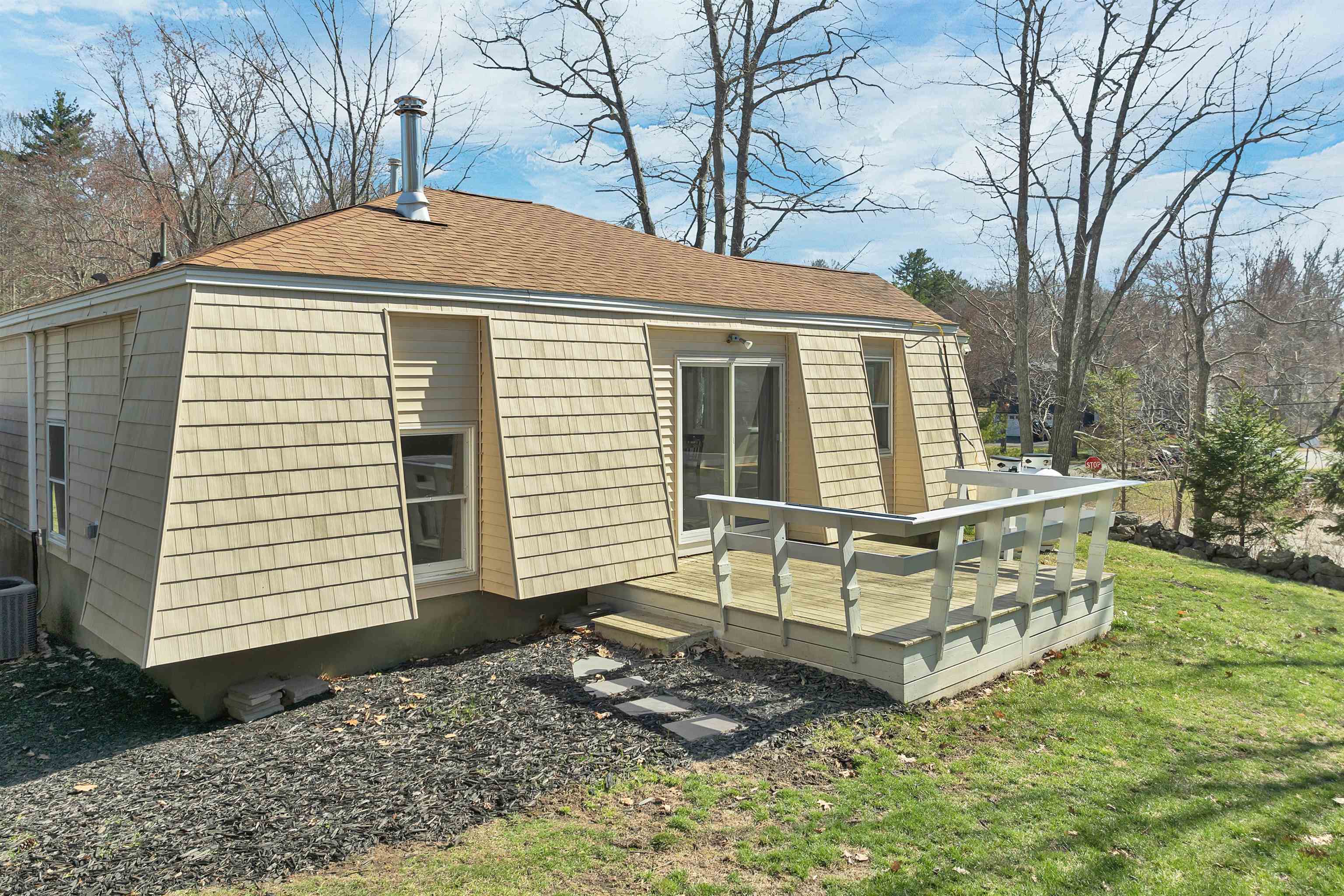 17 Harding Road Portsmouth, NH 03801 - Photo 4 of 53