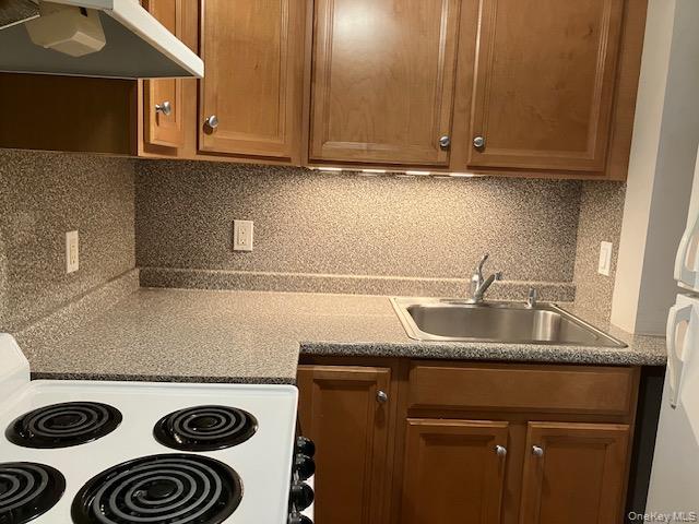 101 Maple Avenue Sea Cliff, NY 11579 - Photo 6 of 9 a kitchen with a stove and a refrigerator