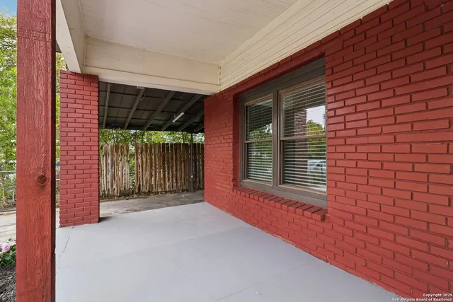 a front view of house with yard