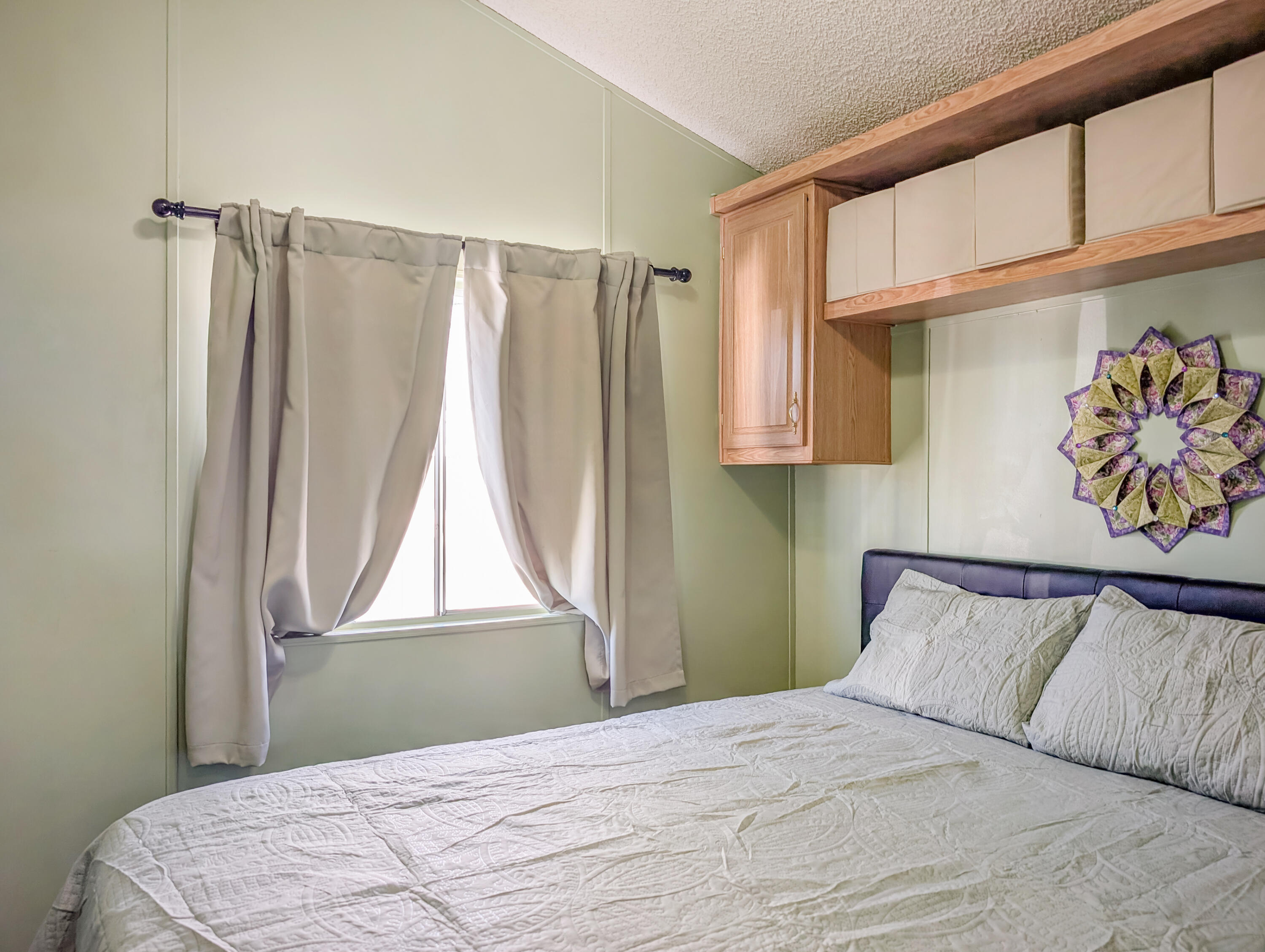 70200 Dillon Road, Unit 422 Desert Hot Springs, CA 92241 - Photo 20 of 25 a bedroom with a bed and a window
