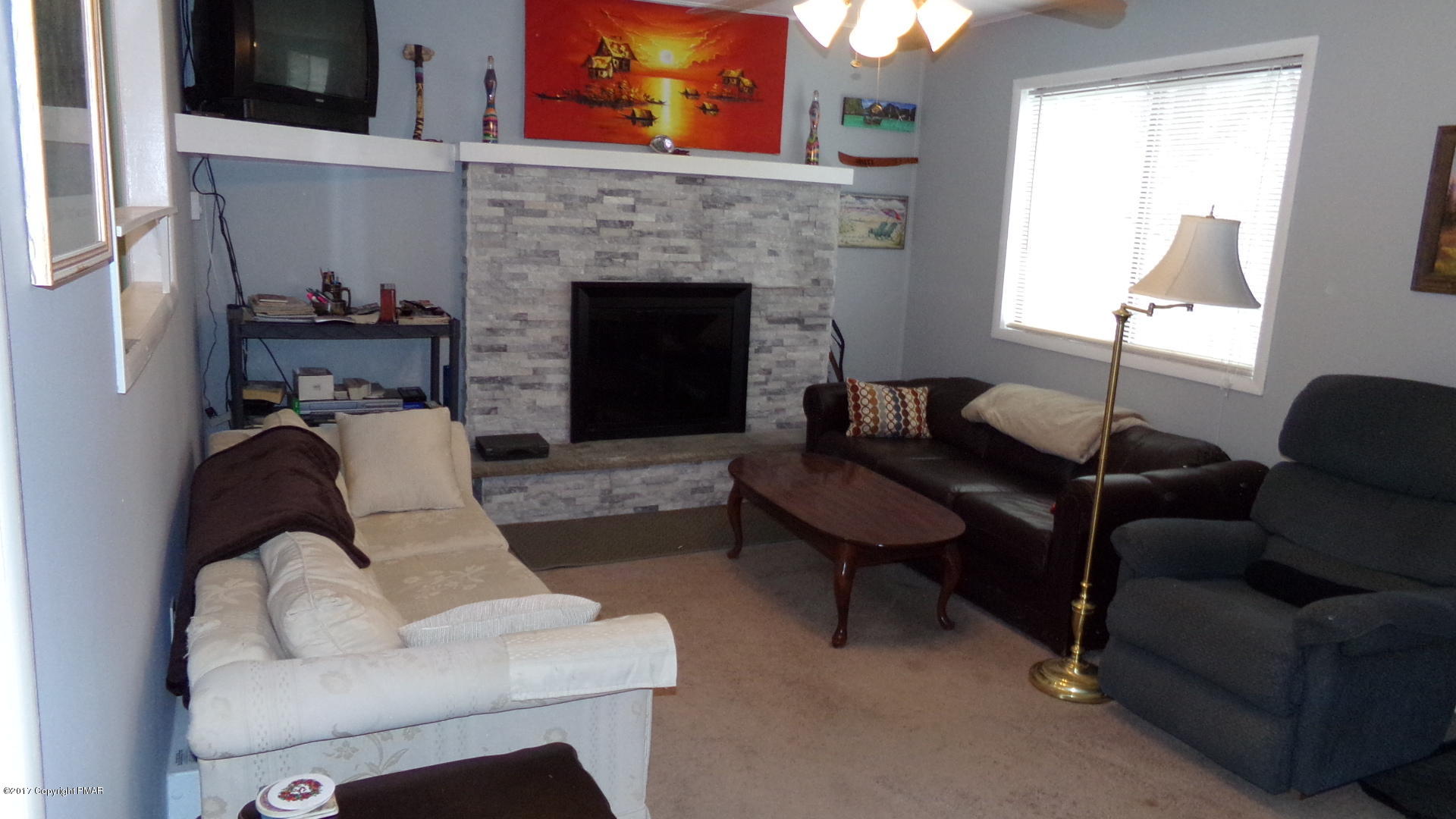 2208 Spring Drive Bushkill, PA 18324 - Photo 3 of 21 6-Living Room