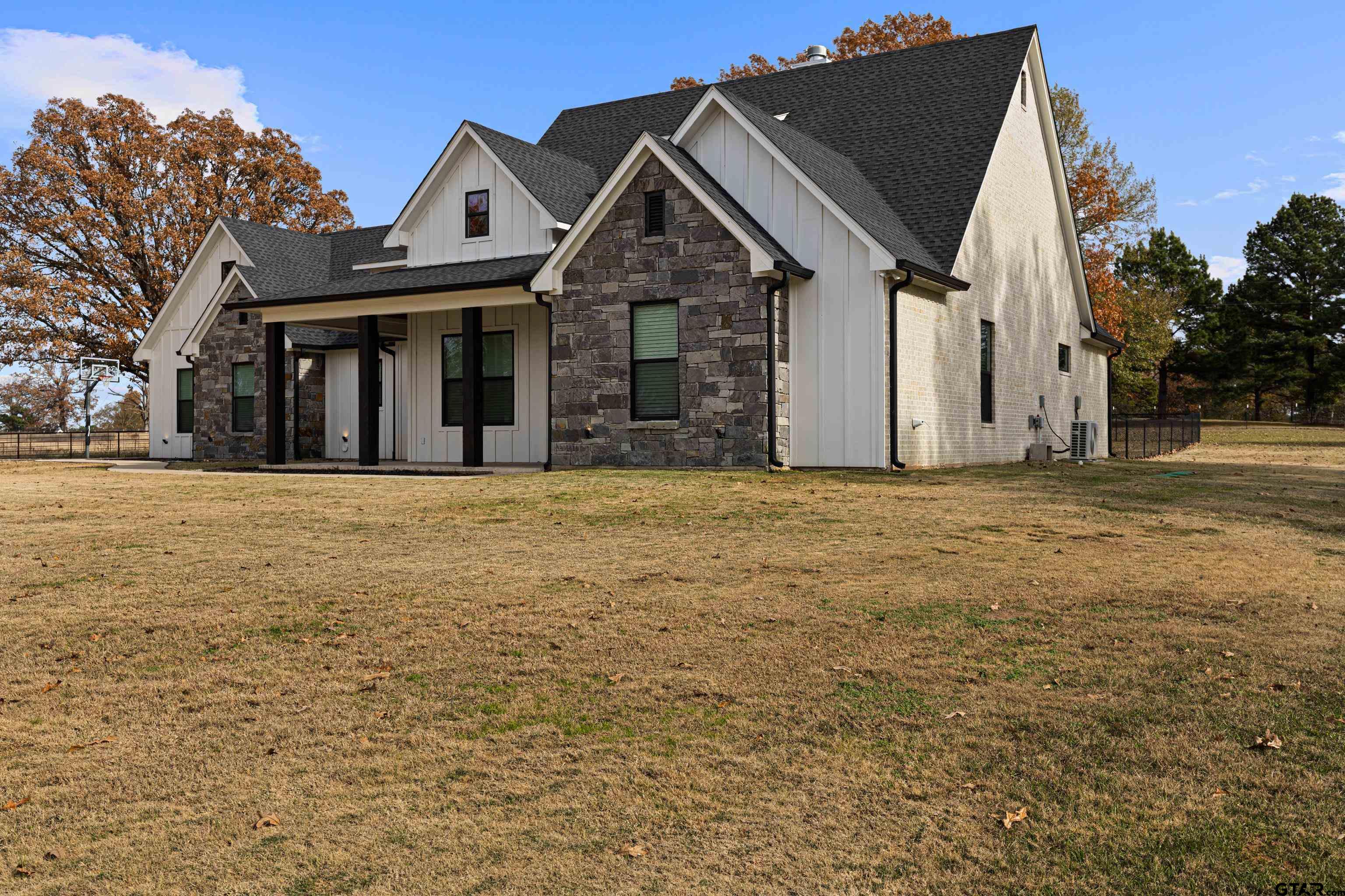 8947 Pomagranate Road Gilmer, TX 75645 - Photo 3 of 38