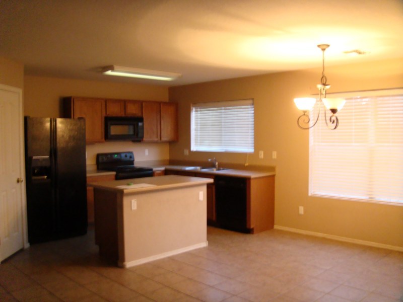 3059 East Santa Rosa Drive Gilbert, AZ 85234 - Photo 4 of 6 Eat-in kitchen