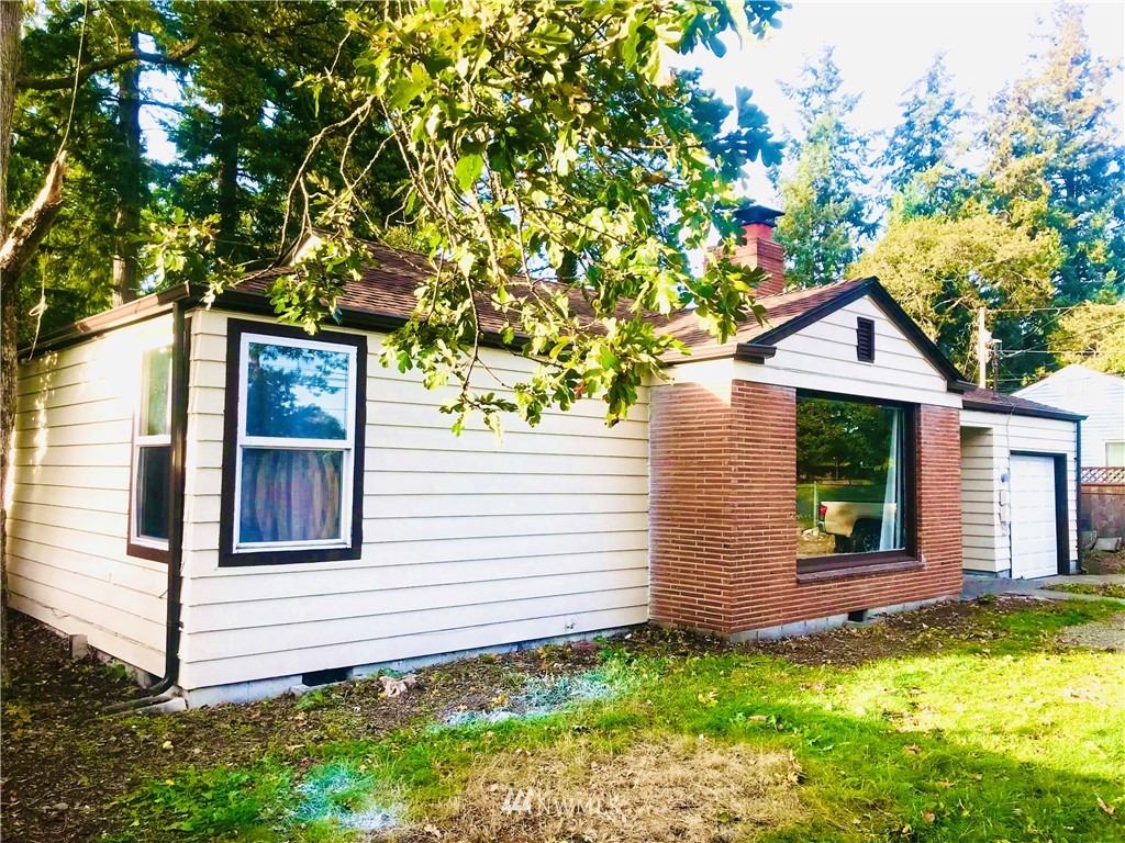 8410 Custer Road Southwest Lakewood, WA 98499 - Photo 2 of 16 a front view of a house with a yard
