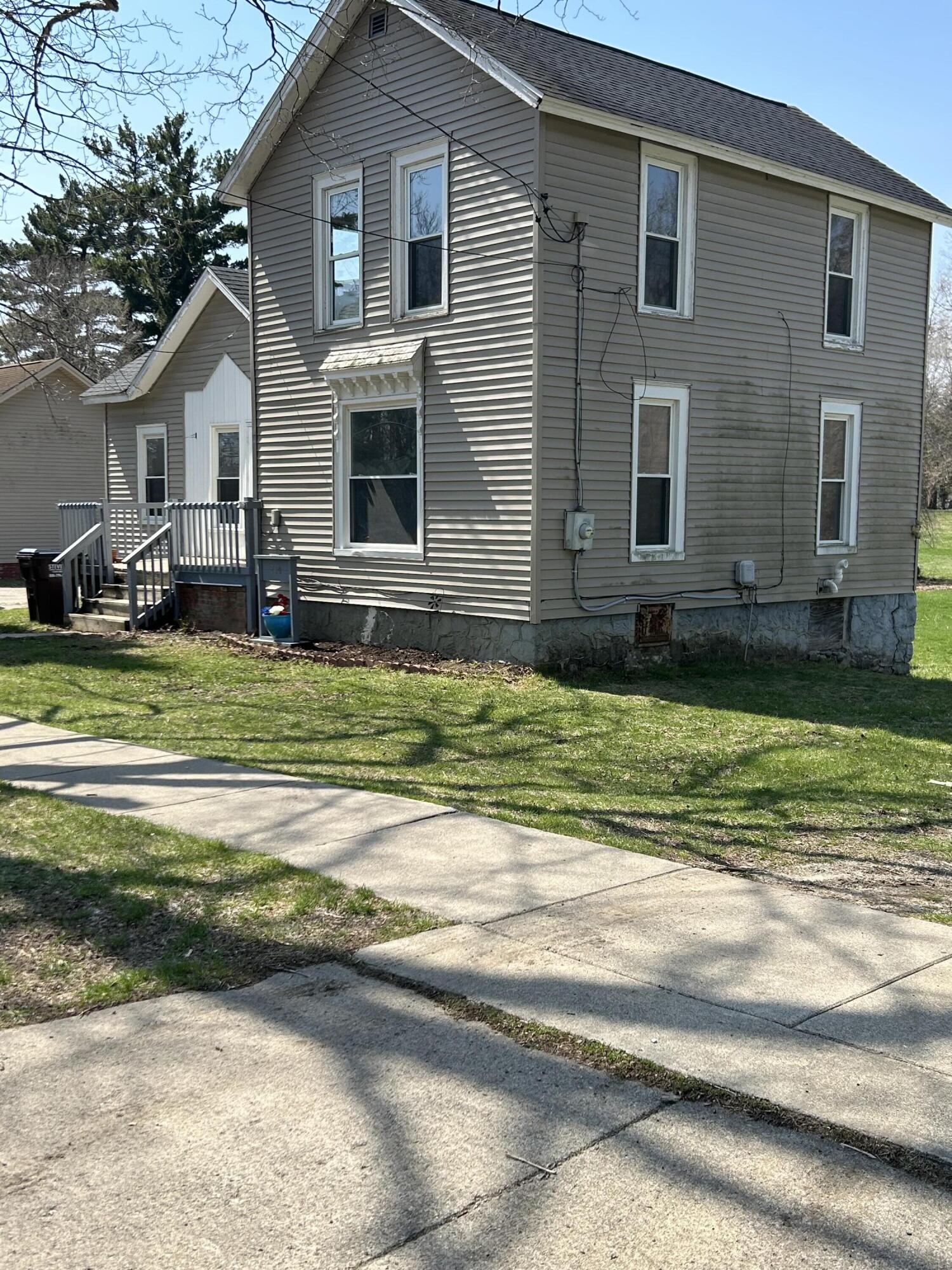 714 North Maple Grove Avenue Hudson, MI 49247 - Photo 2 of 23 IMG_7868