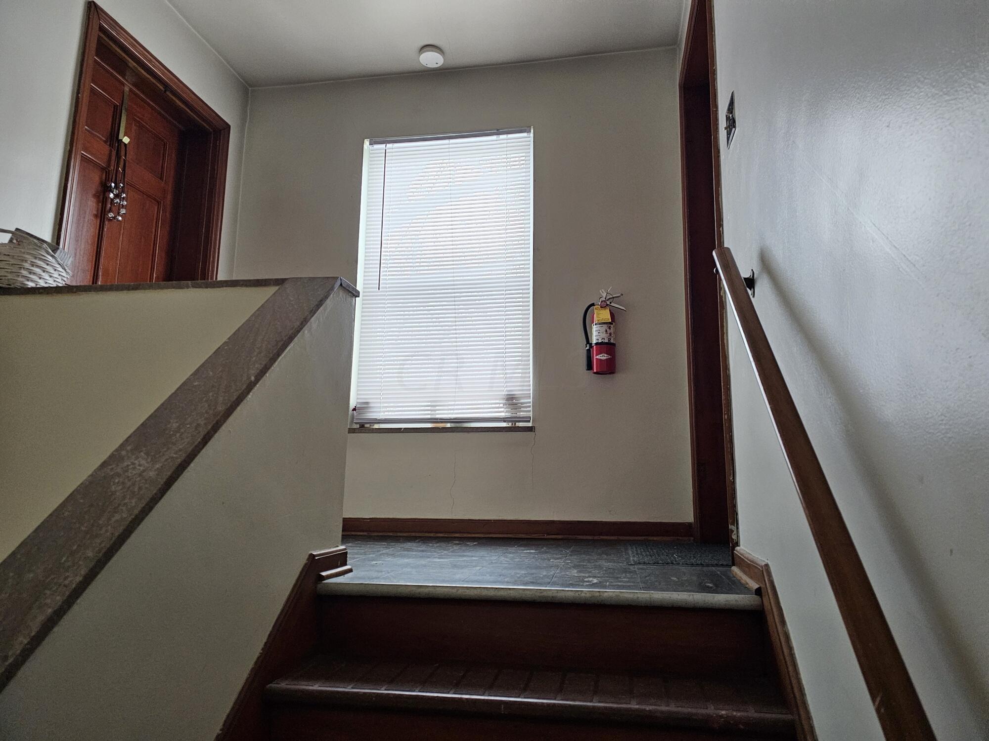 1156 South Cassingham Road Columbus, OH 43209 - Photo 4 of 20 1156Interiorhall