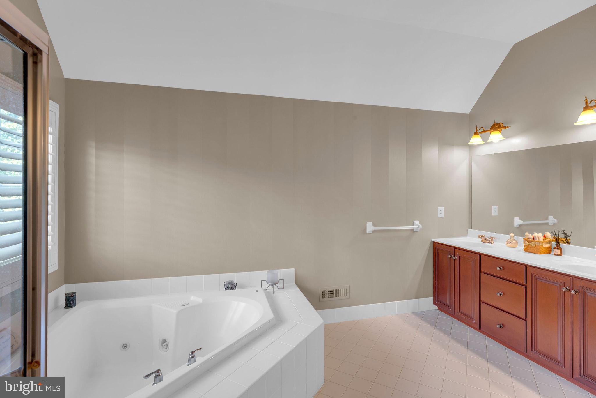 115 Muirfield Lane Chalfont, PA 18914 - Photo 32 of 59 Primary Bath