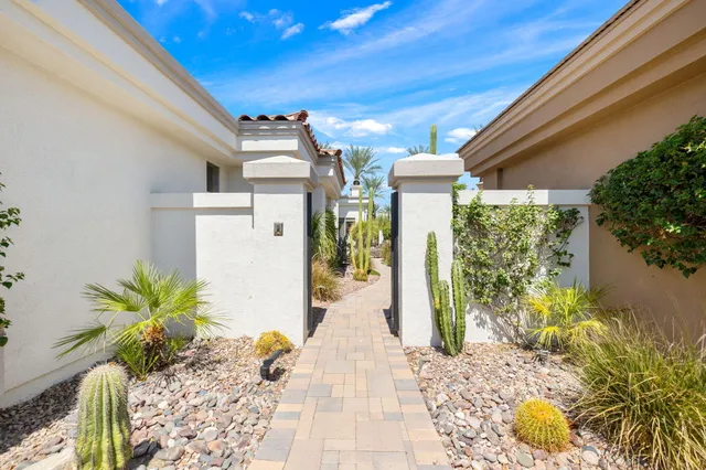 $1,600,000 | 469 White Horse Trail, Palm Desert, CA 92211