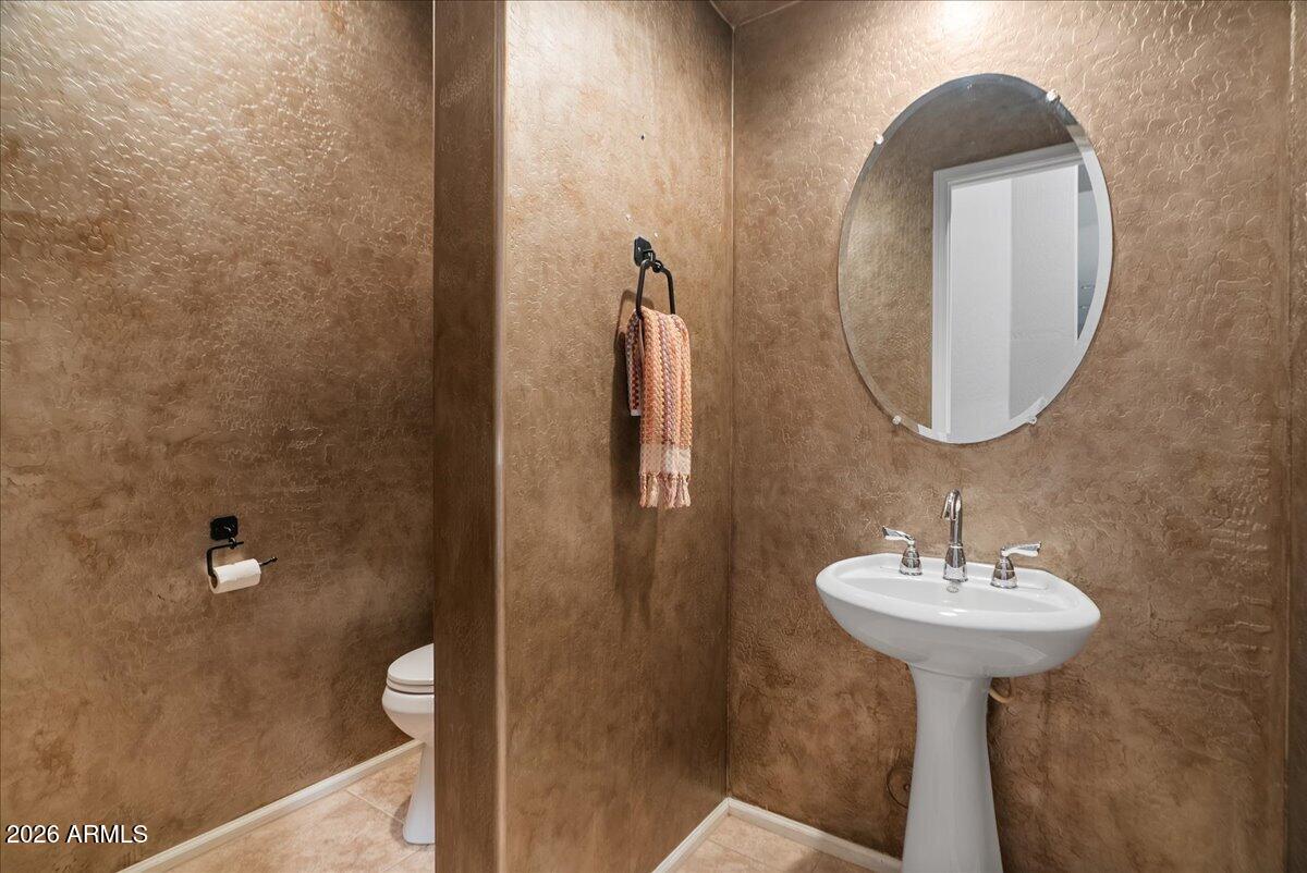 6427 South Magic Court Gilbert, AZ 85298 - Photo 40 of 71 a bathroom with a sink toilet and shower