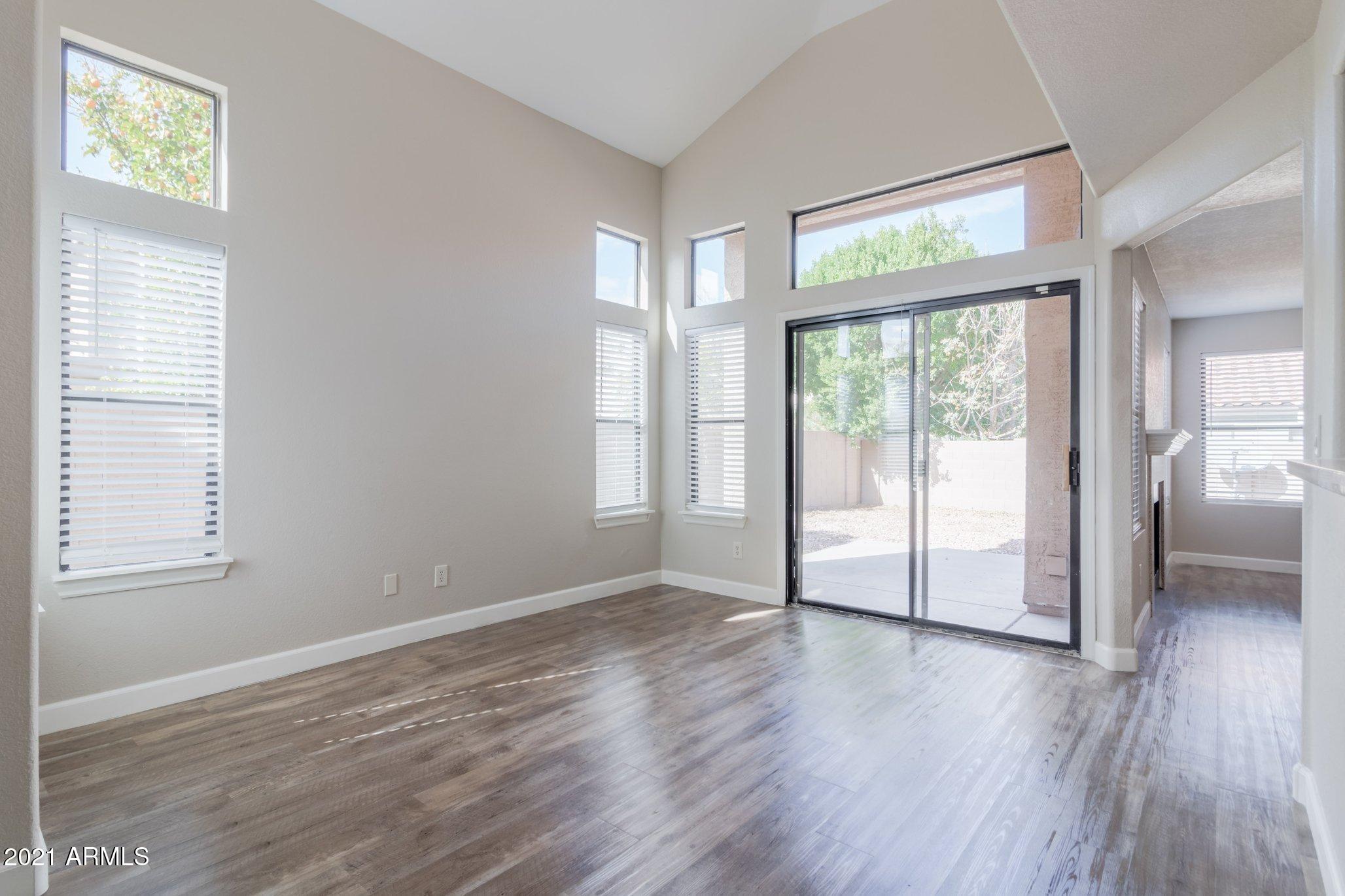 1158 West Windjammer Drive Gilbert, AZ 85233 - Photo 4 of 25 Living Room