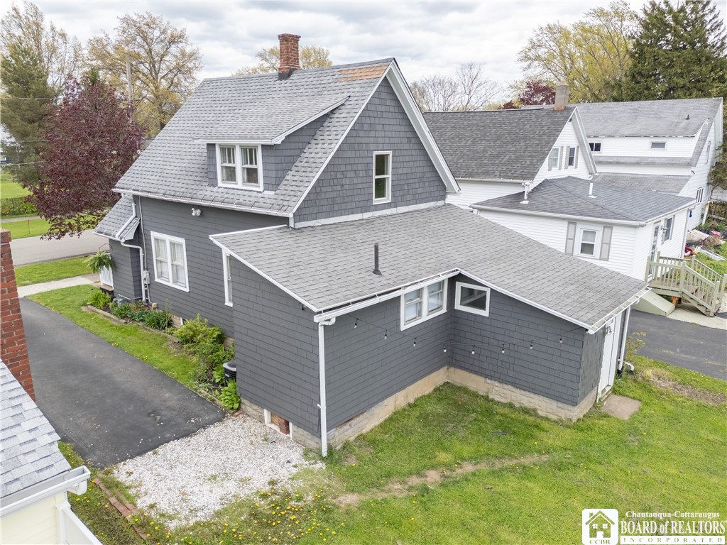 427 Bucknor Street Dunkirk, NY 14048 - Photo 3 of 32