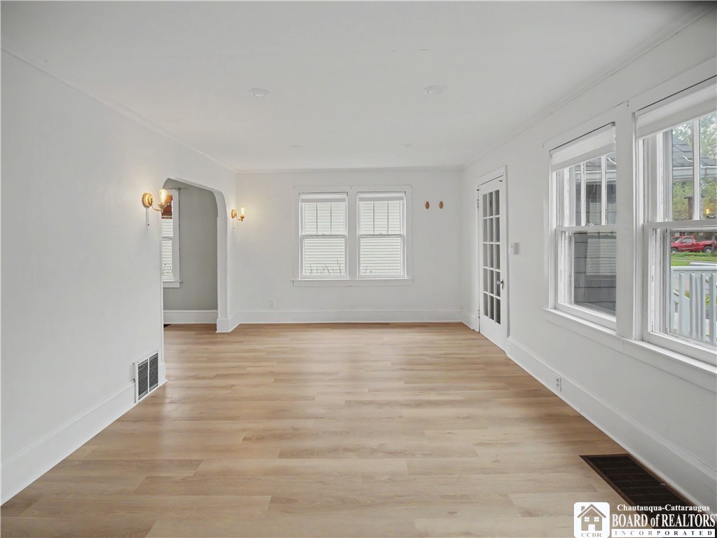 427 Bucknor Street Dunkirk, NY 14048 - Photo 5 of 32