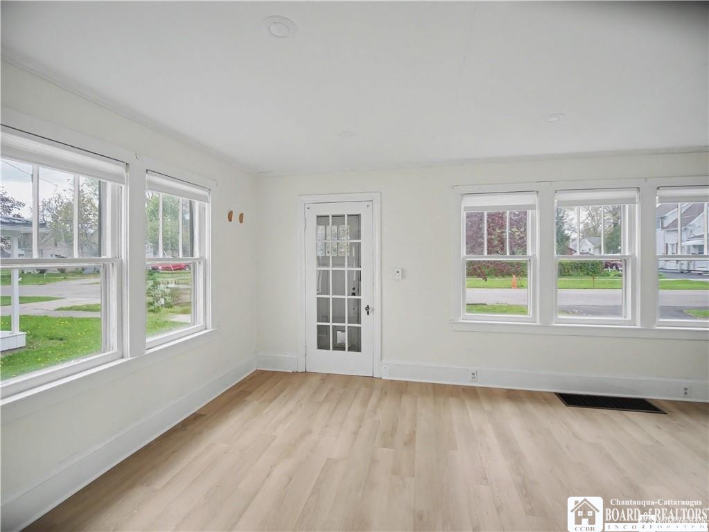 427 Bucknor Street Dunkirk, NY 14048 - Photo 6 of 32
