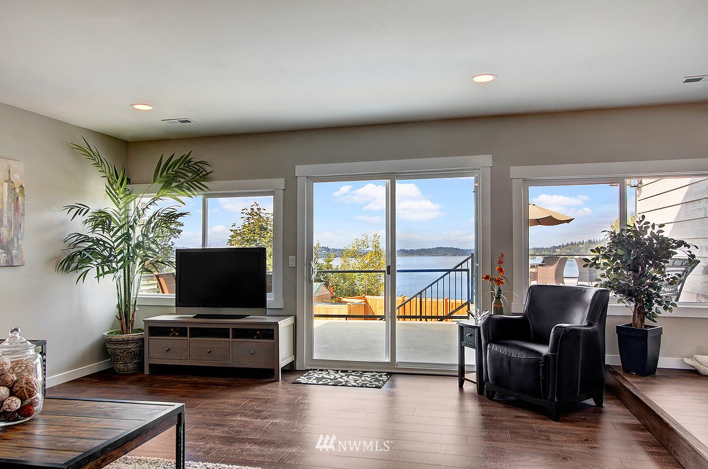 6908 South Rustic Road Seattle, WA 98178 - Photo 11 of 24 Gallery Image 11