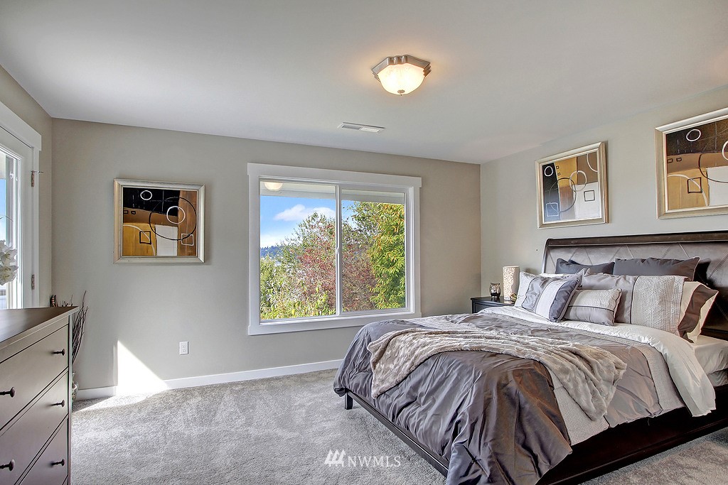 6908 South Rustic Road Seattle, WA 98178 - Photo 12 of 24 Gallery Image 12