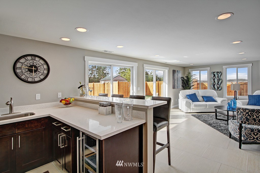 6908 South Rustic Road Seattle, WA 98178 - Photo 16 of 24 Gallery Image 16