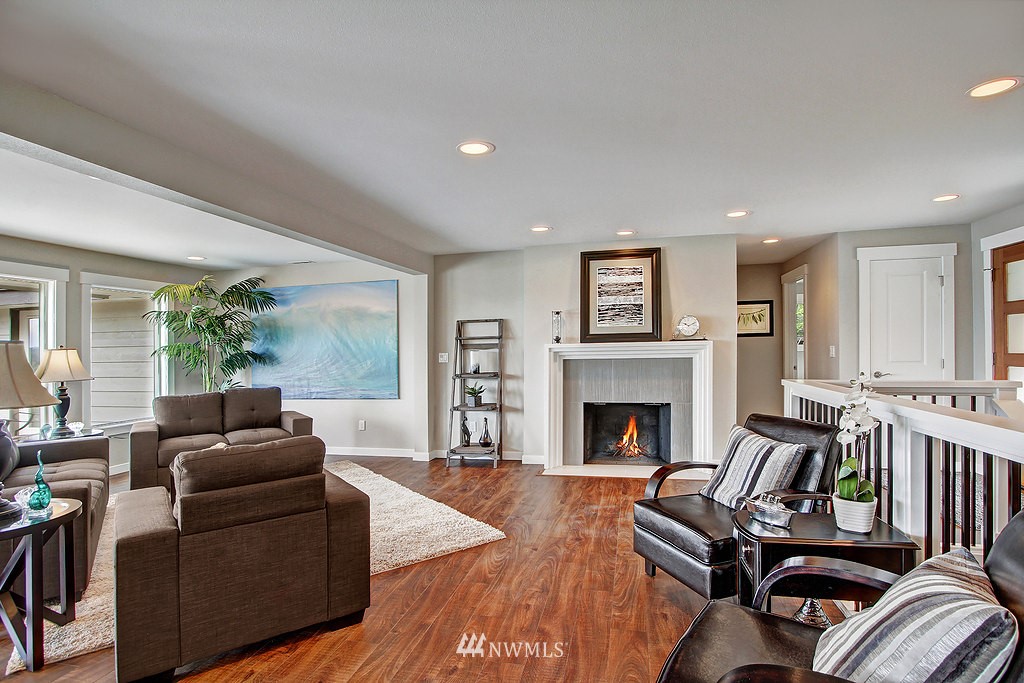 6908 South Rustic Road Seattle, WA 98178 - Photo 4 of 24 Gallery Image 4