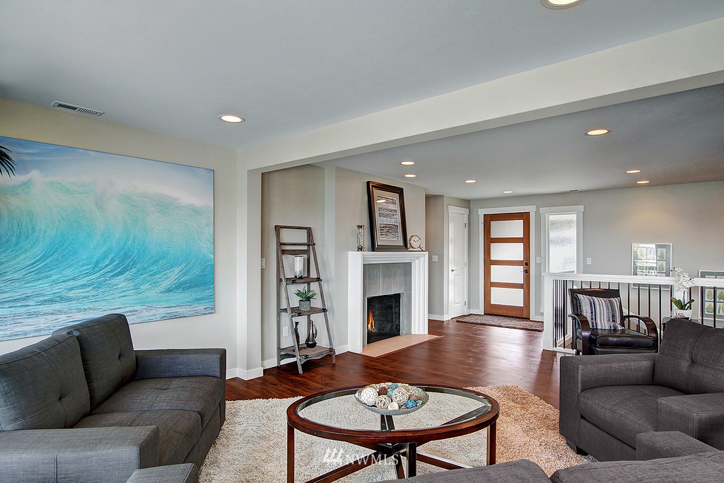 6908 South Rustic Road Seattle, WA 98178 - Photo 5 of 24 Gallery Image 5
