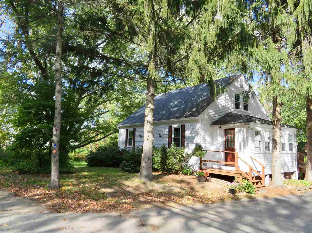 109 Exeter Road Newmarket, NH 03857 - Photo 1 of 28 Gallery Image 1