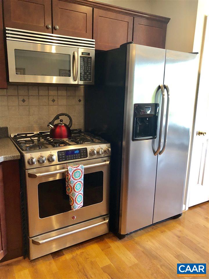 36 Mallard Road Stuarts Draft, VA 24477 - Photo 21 of 43 Gas Range and Electric Oven